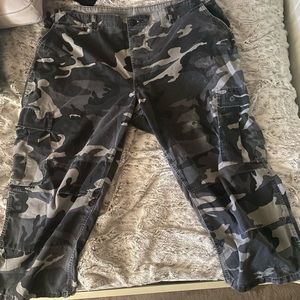Size 50 Thrifted Blck and Grey camo pants